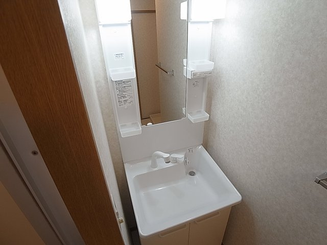 ベージュ野田の洗面所|シャンプードレッサー入替済