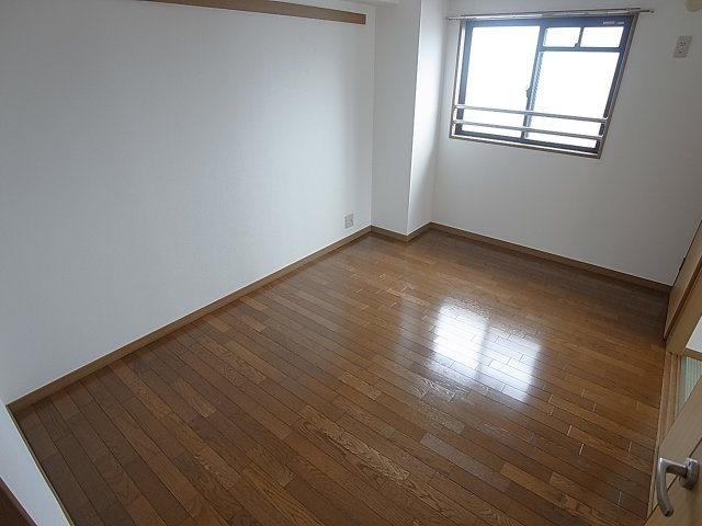 ベージュ野田の内装|窓付洋室で風通しも良好