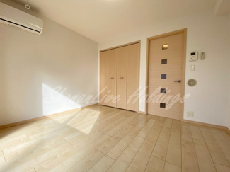 【寝室】 | 落ち着いた色調の寝室です