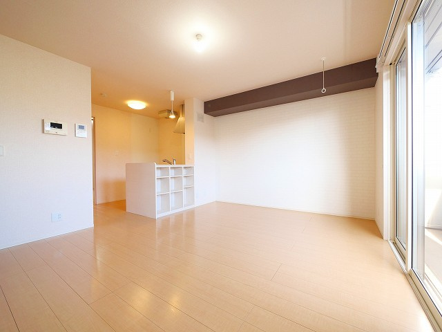 サンロード学園前の洋室|明るい室内です