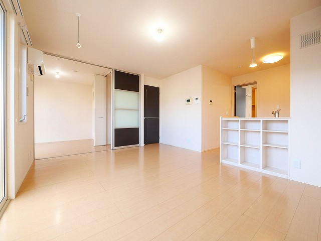 サンロード学園前の居間・リビング|CGで家具等を配置したもので家具等は含まれません