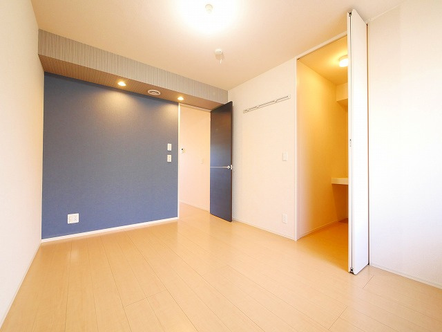 サンロード学園前の寝室|落ち着いた色調の寝室です