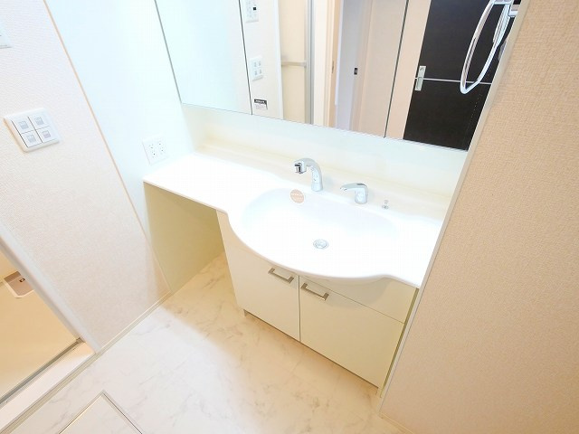 サンロード学園前の洗面所|スペースが確保できる洗面所です