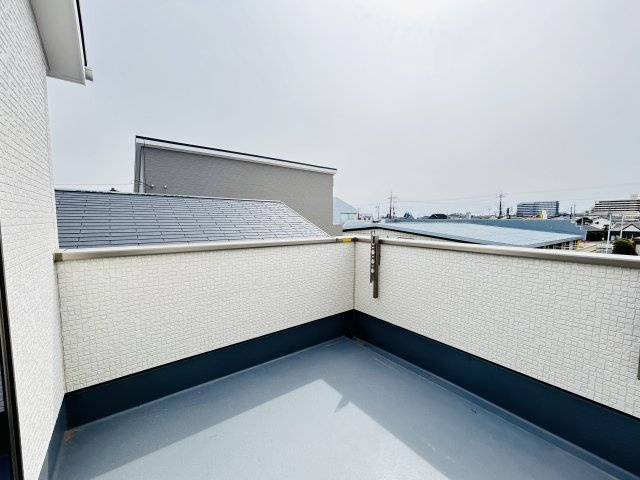 新築　桐生市相生町二丁目24-1期　LIGNAGE　2号棟　のバルコニー|　日当たりの良いバルコニーは気持ちよく洗濯物が干せます♪							
							
					
　　