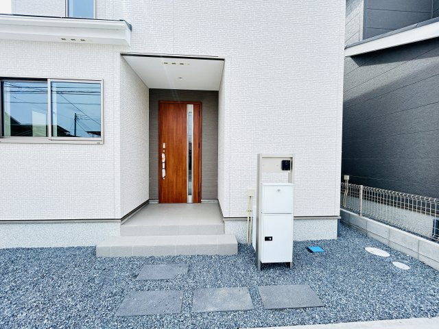 新築　桐生市相生町二丁目24-1期　LIGNAGE　2号棟　の玄関|　TVモニター付きドアホンでセキュリティも安心です！
