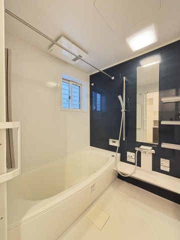 【浴室】 | 南区高宮2丁目　戸建て | TOTO製バスルームは浴室乾燥機・追い焚き機能あり
