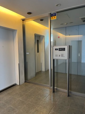 プラウドフラット新宿御苑のエントランス