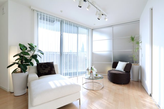 プラウドフラット新宿御苑の居間・リビング