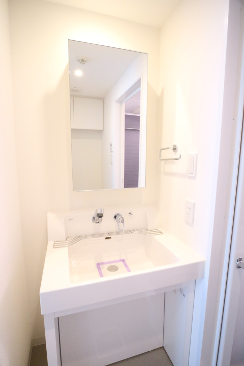 プラウドフラット新宿御苑の独立洗面台