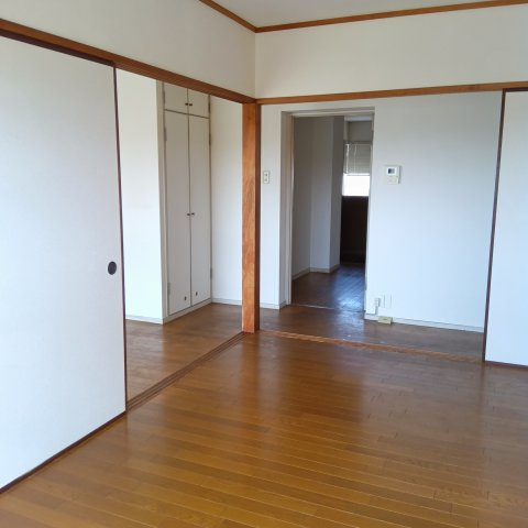 研究学園5団地　523号棟の居間・リビング
