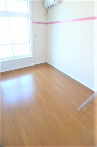 ロイヤルビレッジの居間・リビング