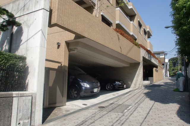 新宿区下落合４丁目の駐車場
