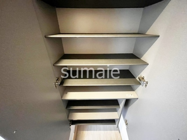 シャイン・カワナベの玄関|シューズボックスです☆