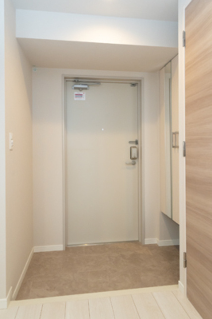 グロリアコート市川の玄関|※写真は同タイプ住戸です。