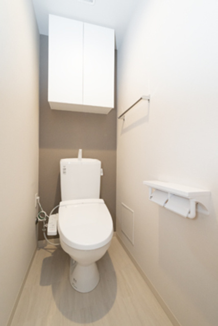 グロリアコート市川のトイレ|※写真は同タイプ住戸です。