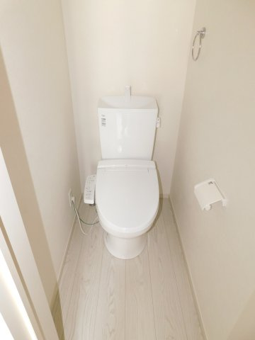 名古屋市瑞穂区萩山町２丁目の新築一戸建のトイレ|◇トイレ◇　　１・２階　シャワートイレ　