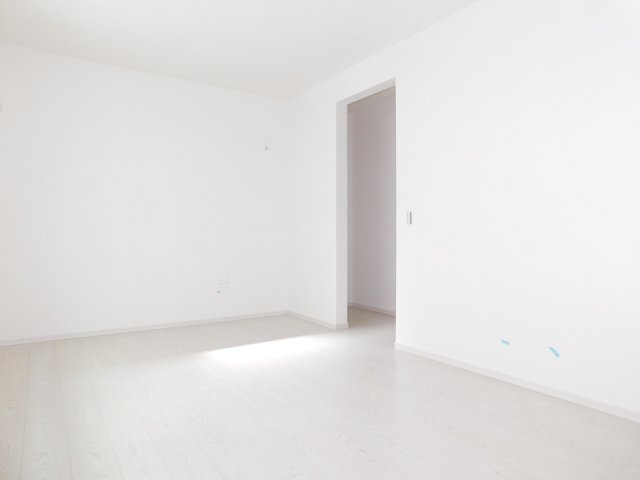 名古屋市瑞穂区萩山町２丁目の新築一戸建の洋室|◇１階洋室◇　　南面で明るい洋室７．５帖　ウォークインクローゼット完備！