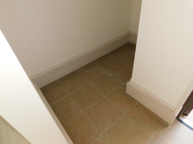 名古屋市瑞穂区萩山町２丁目の新築一戸建の収納|◇シューズインクローク◇　　アウトドア用品やベビーカーの収納に便利です！