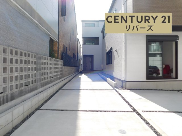 名古屋市瑞穂区萩山町２丁目の新築一戸建の前面道路含む現地写真|☆４号棟☆　　新価格！！　いつでも見学出来ます♪（お問合せ当日、平日、水曜、夜間でもＯＫ）　駐車２台ＯＫ！　都市型３階建！　吹抜けのある開放的なリビング♪　スーパーや教育施設、病院など周辺環境充実！