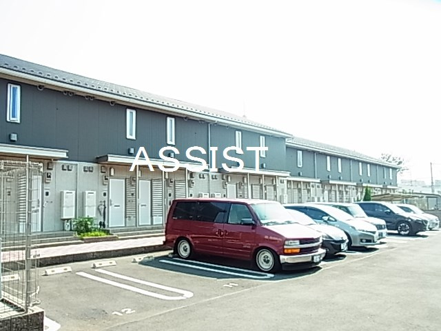 クレールC棟の駐車場