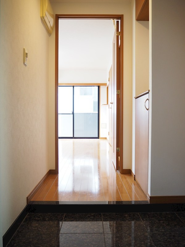 ルーブル学芸大学五番館　角部屋　分譲　ウォークインクローゼットの玄関