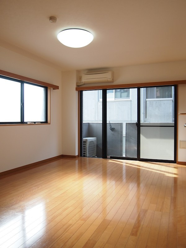 ルーブル学芸大学五番館　角部屋　分譲　ウォークインクローゼットの居間・リビング