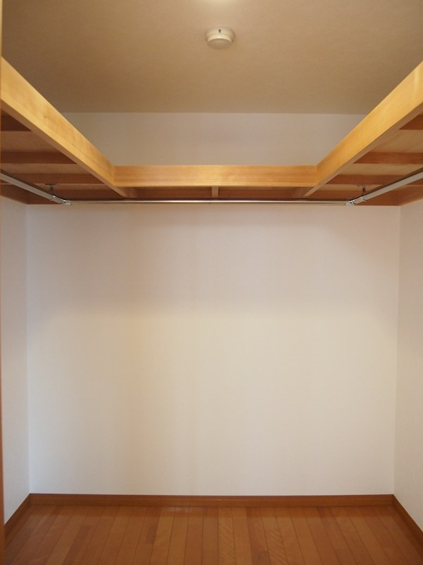 ルーブル学芸大学五番館　角部屋　分譲　ウォークインクローゼットの収納