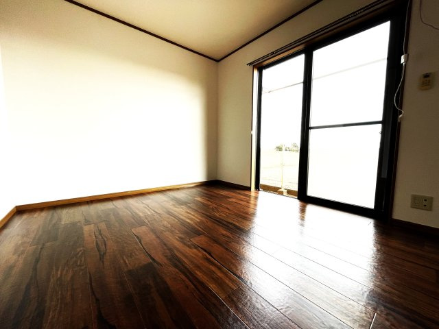 ジョリエ東金B棟の洋室