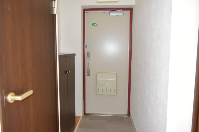 東村山市富士見町１丁目の中古マンションの玄関