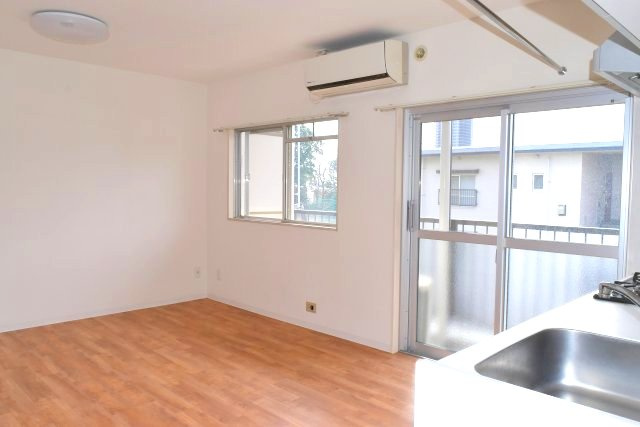 東村山市富士見町１丁目の中古マンションの居間・リビング