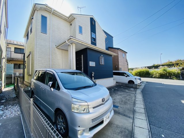 築浅　中古戸建　千葉市若葉区の前面道路含む現地写真