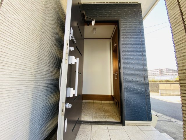 築浅　中古戸建　千葉市若葉区の玄関