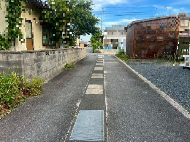 米子市富益町売土地の前面道路含む現地写真|前面道路になります。
43条但し書きを要します。