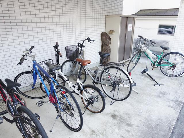敷地内　自転車置き場