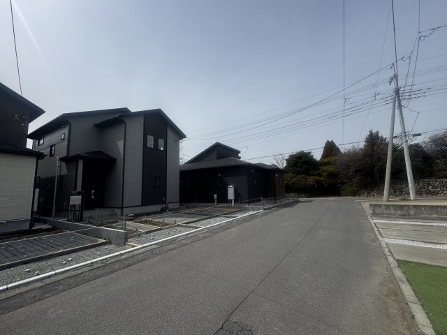 新築　みどり市大間々町大間々全3棟　Blooming　Garden　2号棟の前面道路含む現地写真|現地写真　北側接道幅員約6.2ｍ