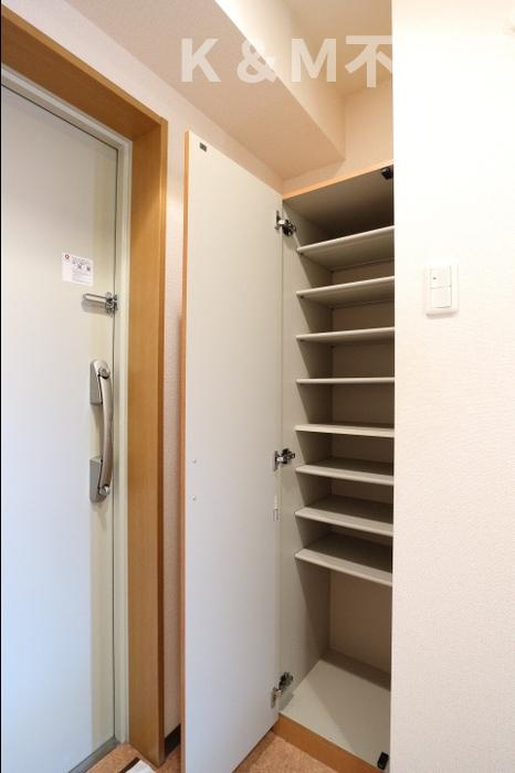 アルカンシェルの収納|こまごまとしたものを収納できそうですね
内装写真：同タイプ反転間取り