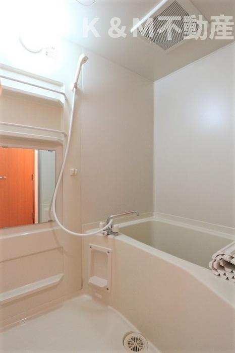 アルカンシェルの浴室|日々の疲れを癒すお風呂付です
内装写真：同タイプ反転間取り