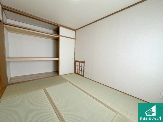 神戸市北区小倉台　中古一戸建ての和室|一室あると便利な和室は客間としてだけでなく、小さなお子様のプレイルームや食後のくつろぎスペースとしてもご利用いただけます。収納もついていますので大活躍間違いなし！