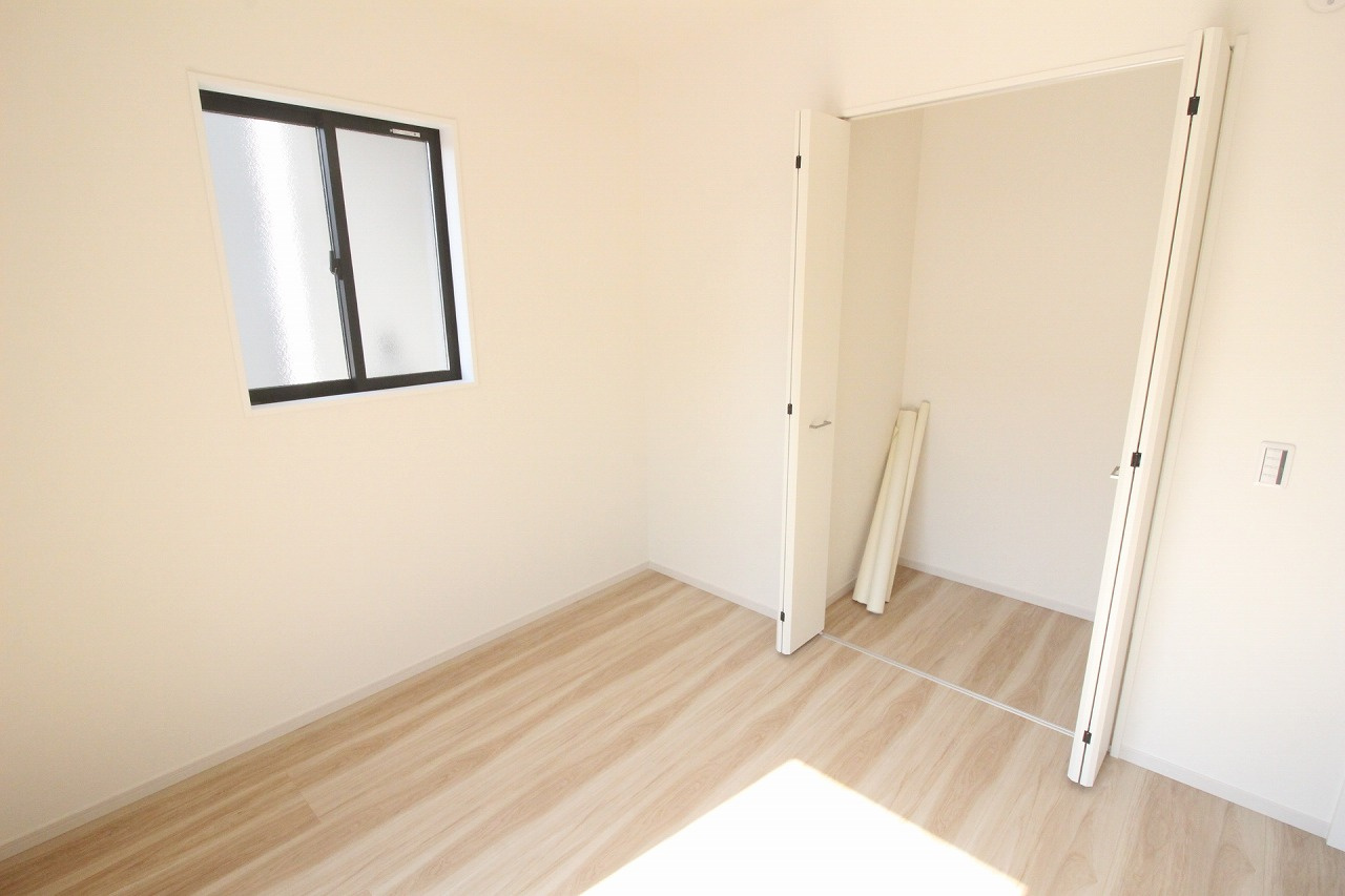 小山市城西　2期　3号棟の洋室|収納付きでお部屋をすっきり保てます！独立した居室としてはもちろん、在宅ワークや趣味のお部屋としても使いやすい広さです。