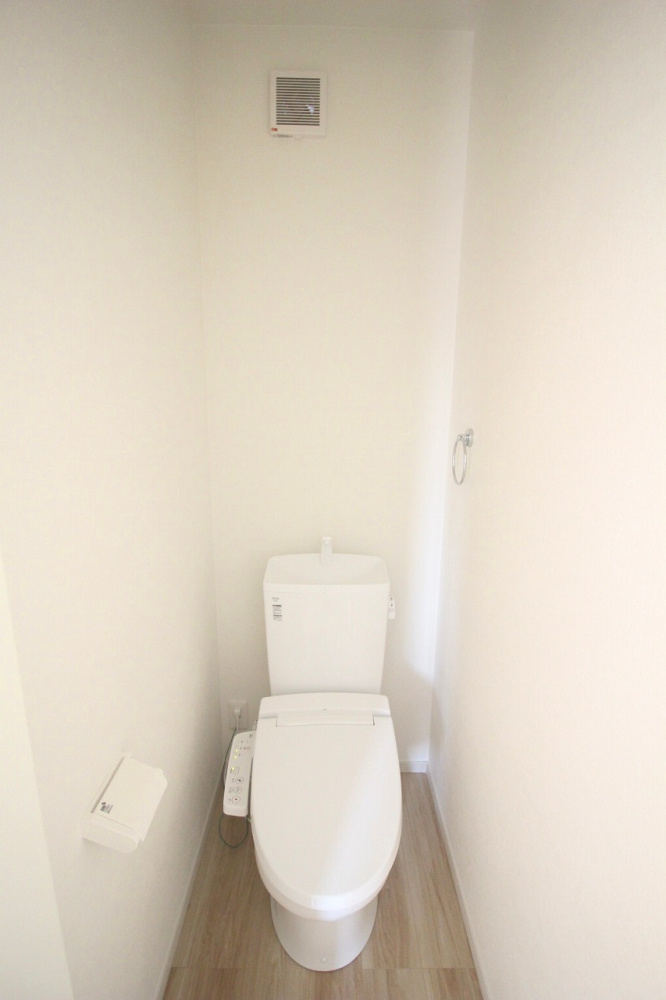 小山市城西　2期　3号棟のトイレ|2階トイレは各居室から使いやすい便利な位置に設置！朝の混雑時や夜間も移動が少なく快適です。