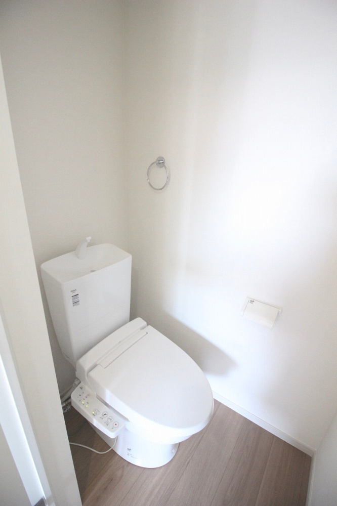 小山市城西　2期　2号棟のトイレ|2階トイレです。各階にトイレを設けているため、朝の忙しい時間帯やご家族が多いご家庭でも快適にご利用いただけます！