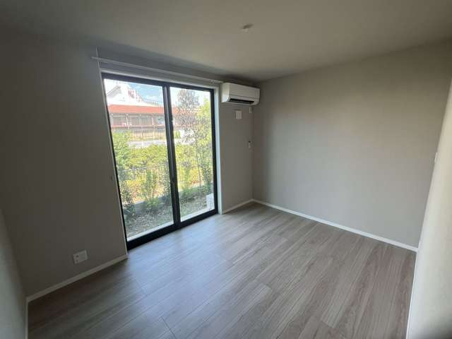 町田市三輪町のテラスの洋室