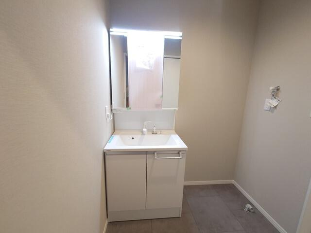 町田市三輪町のテラスの洗面所