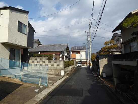 【前面道路含む現地写真】