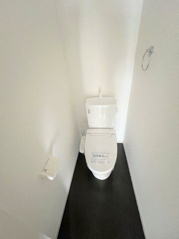 福生市熊川　新築戸建全3棟のトイレ|2階トイレには快適な温水洗浄便座付