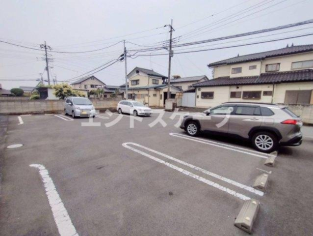 ガルテンの駐車場|高崎、前橋のお部屋探しはエンドスケープまで！お客様の理想お聞かせ下さい♪