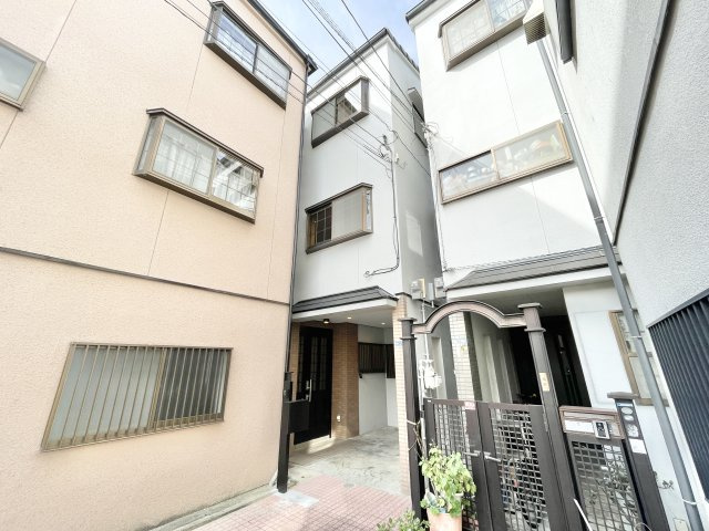 寝屋川市北大利町　中古一戸建て