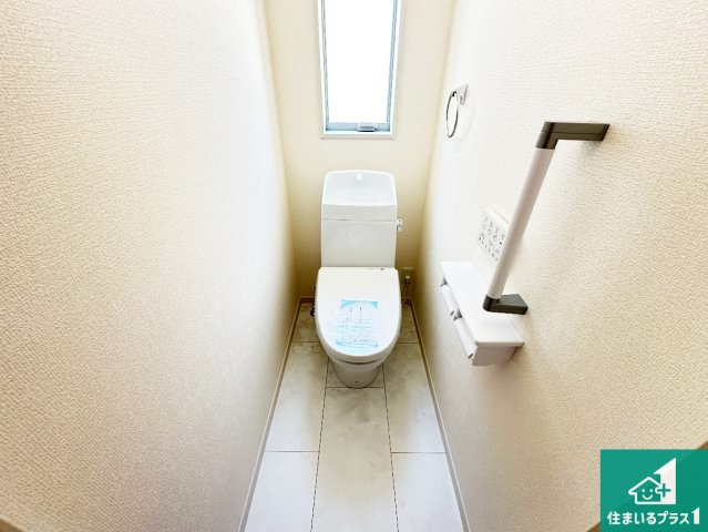 ●桜井市大豆越　第7期　新築一戸建てのトイレ|シンプルなトイレは落ち着く空間！お手入れも簡単です！