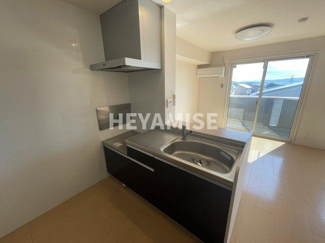 オッツ古賀島のキッチン|※室内画像は別号室のもの