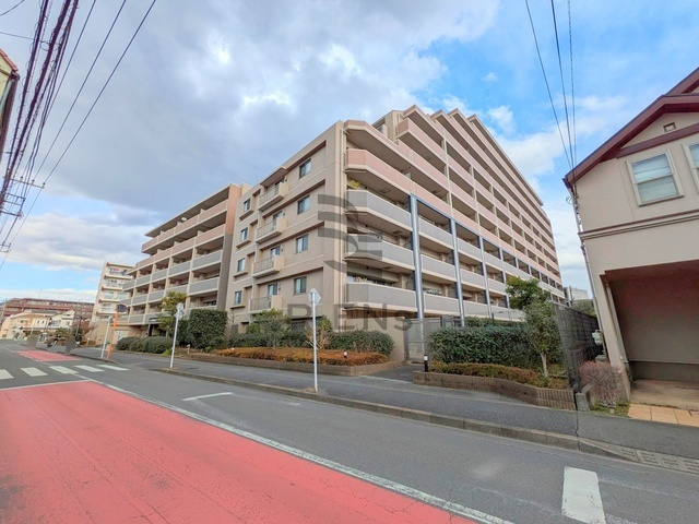 【外観】 | サンクレイドル西東京ウインフォート | 堂々とした9階建てで重厚感のある佇まいが魅力のマンション